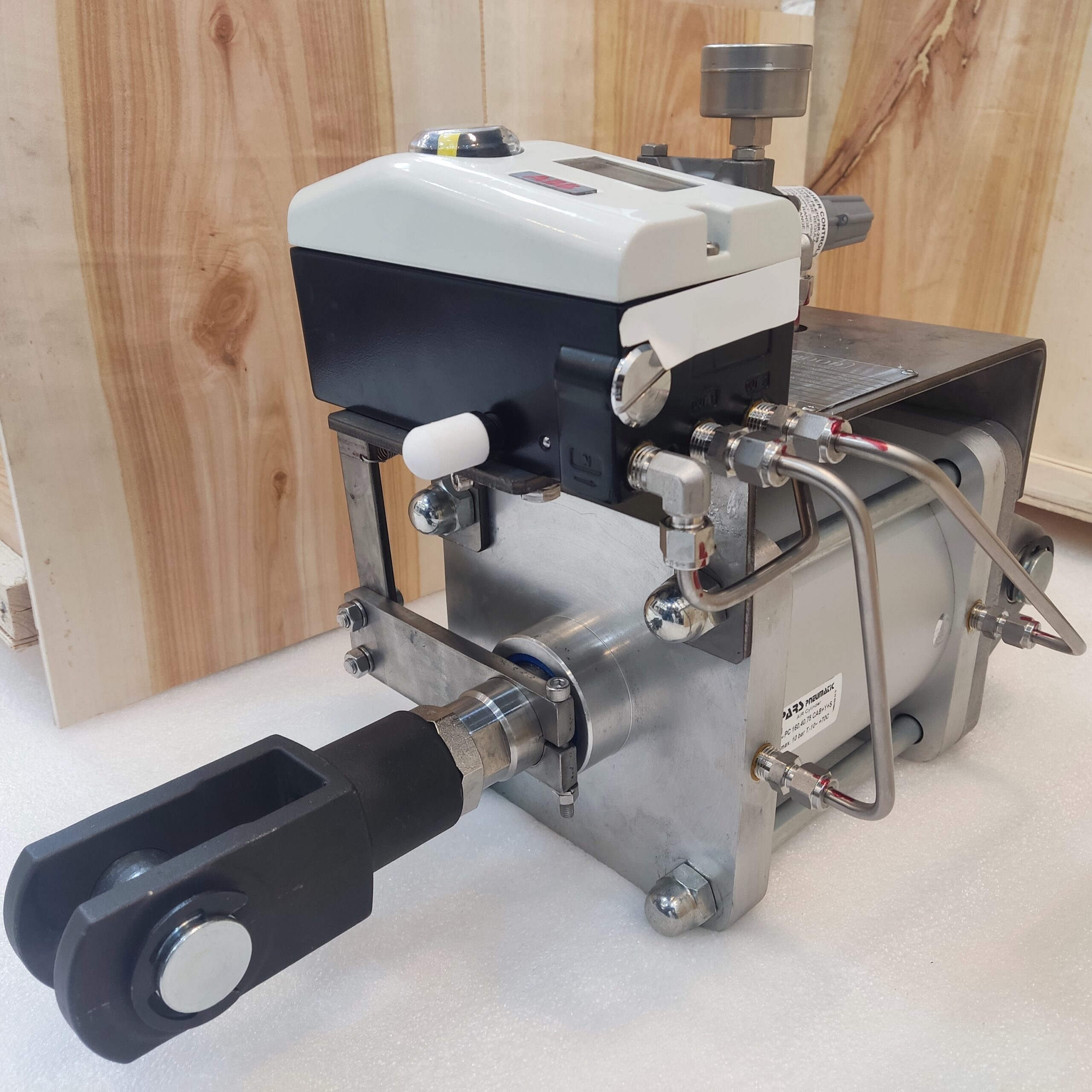 طراحی و ساخت عملگر پنوماتیکABB-PNEUMATIC CYLINDER ACTUATORS